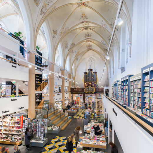 Bibliotheek of boekhandel in een kerkgebouw in Zwolle