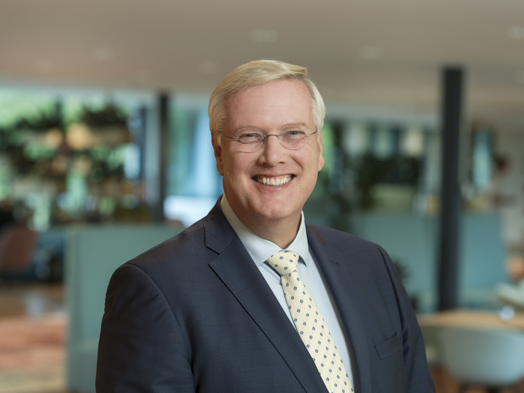 Liggende portretfoto van de Commissaris van de Koning Andries Heidema (RCU)