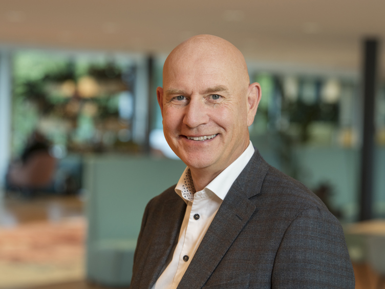 Liggende portretfoto Gedeputeerde Erwin Hoogland (RCU)